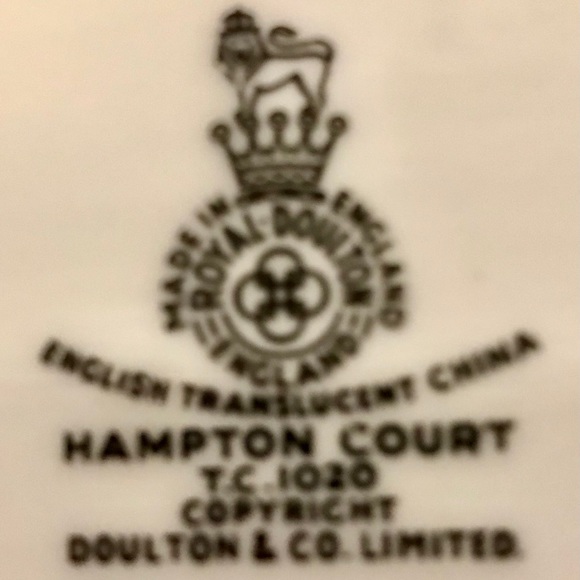 Royal Doulton Serving Platter Oval Hampton Court TC1020 Pattern - Picture 7 of 9